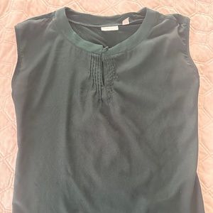 Green sleeveless dress shirt